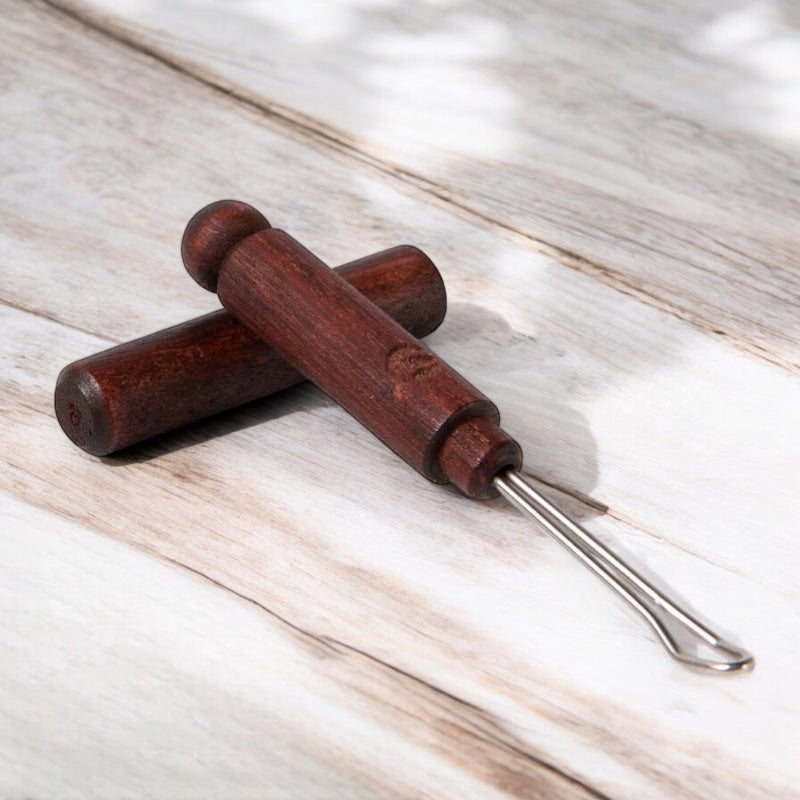 Anaé - Cureoreille escurette acajou en bois